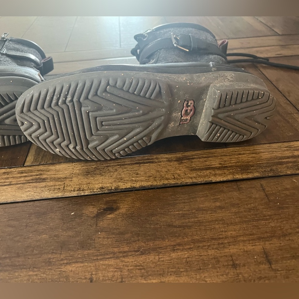 Ugg Boot 6 - Picture 9 of 9